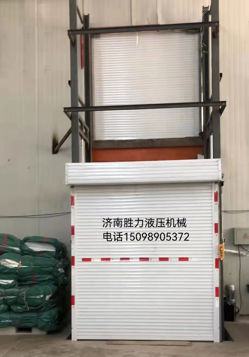 二層工業貨梯配帶（dài）卷（juàn）簾門